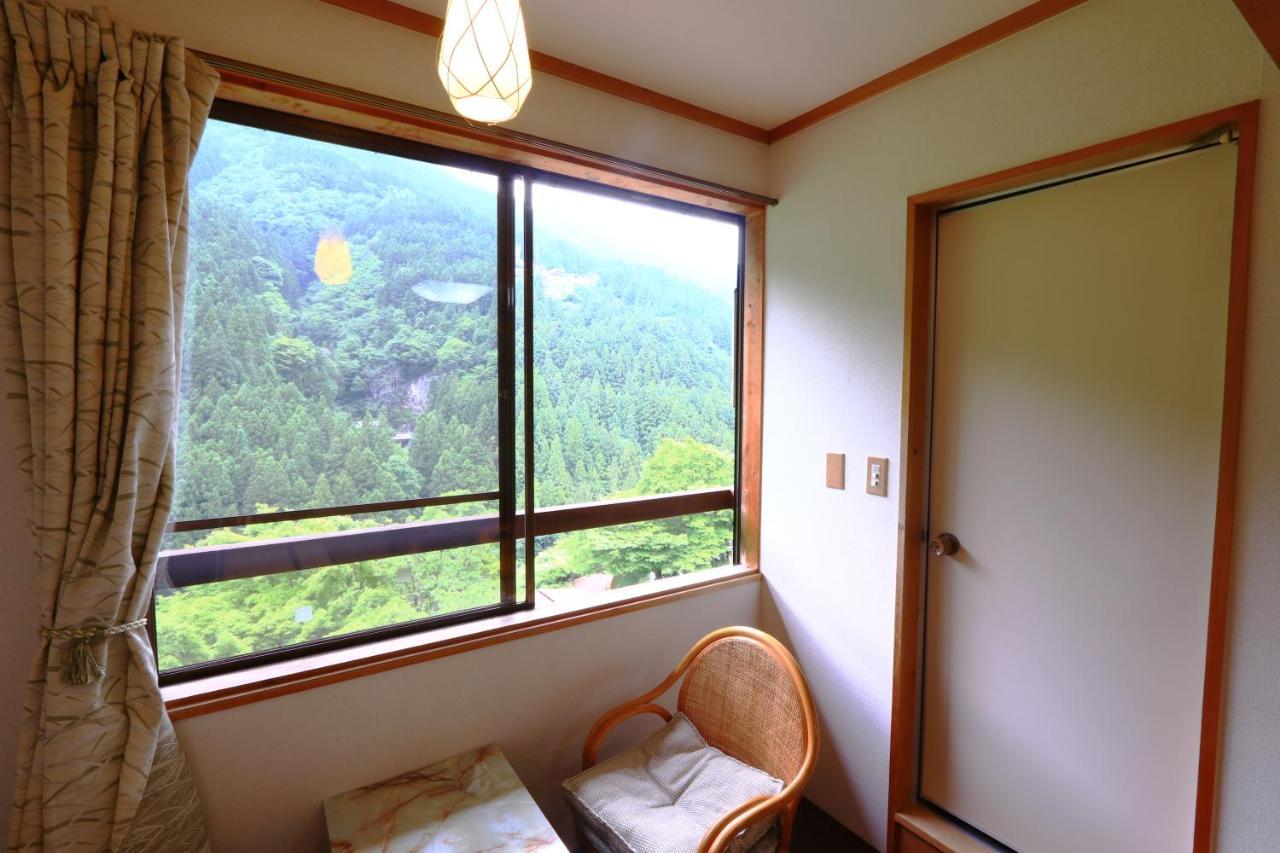 Kazuraya Hotel Мийоши Екстериор снимка