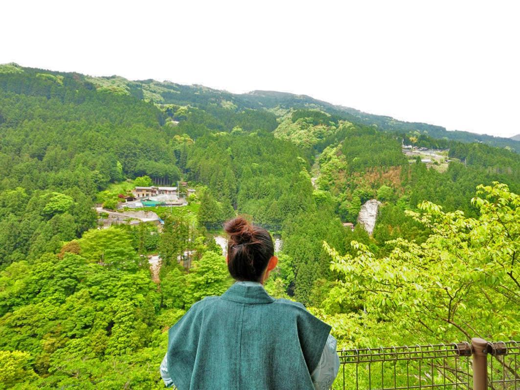 Kazuraya Hotel Мийоши Екстериор снимка