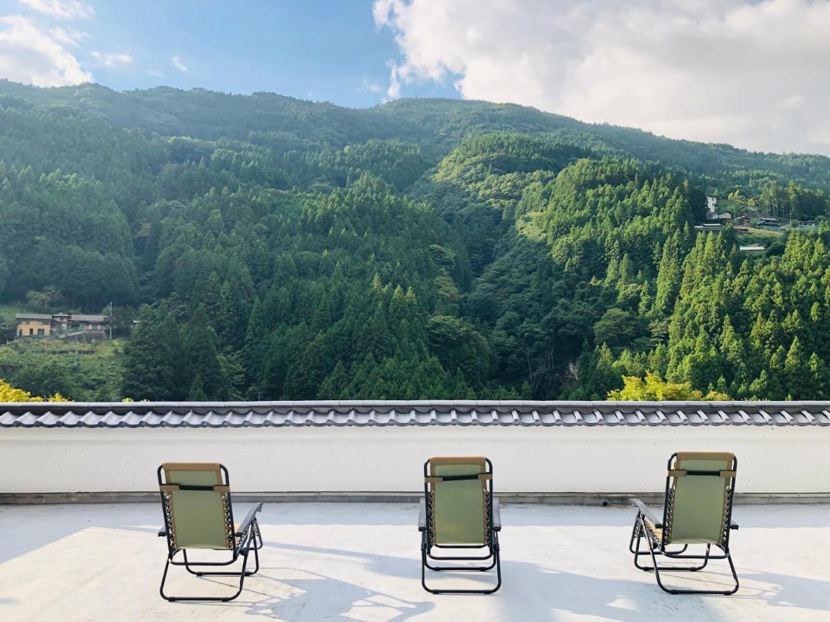 Kazuraya Hotel Мийоши Екстериор снимка