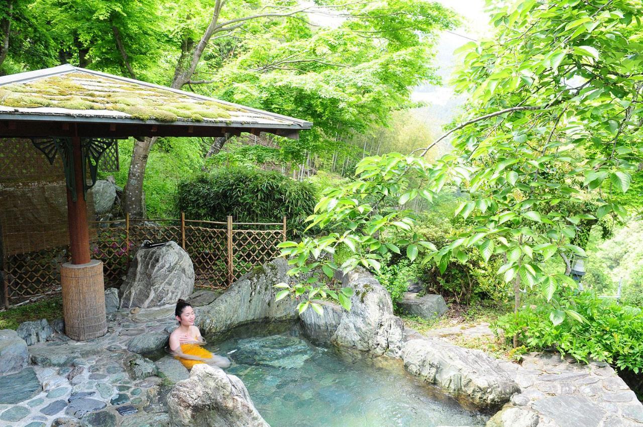 Kazuraya Hotel Мийоши Екстериор снимка