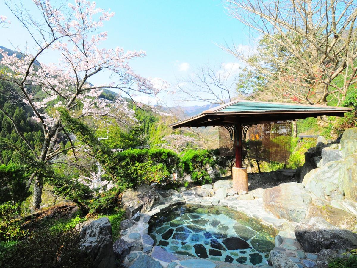 Kazuraya Hotel Мийоши Екстериор снимка